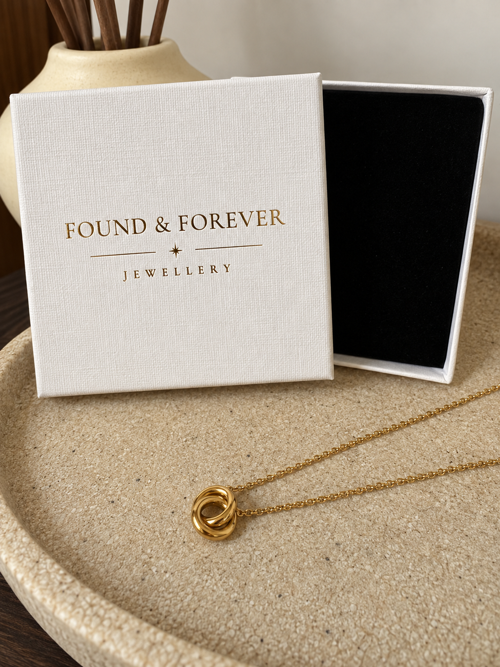Interlocking Circle Pendant Necklace