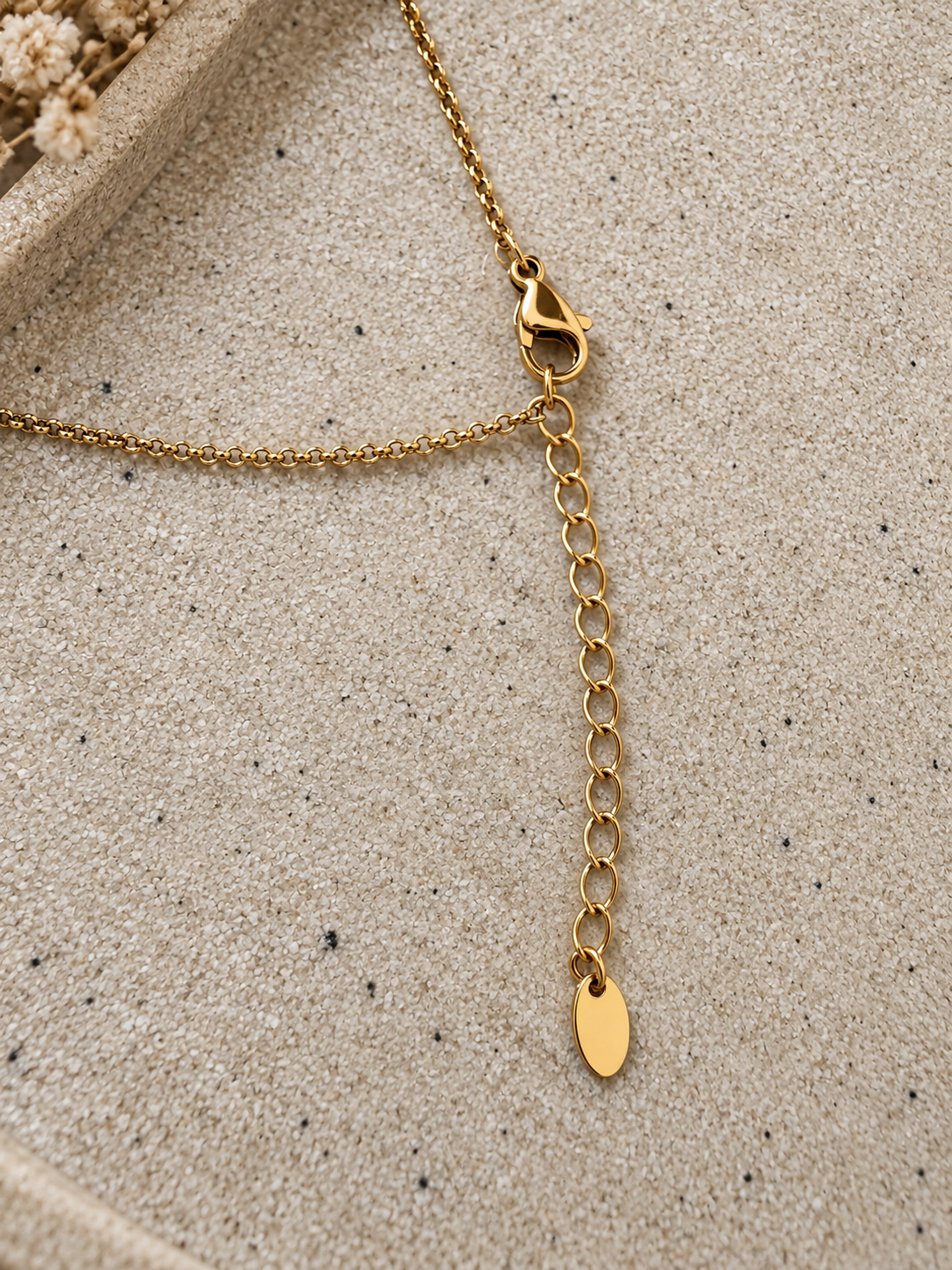 Interlocking Circle Pendant Necklace
