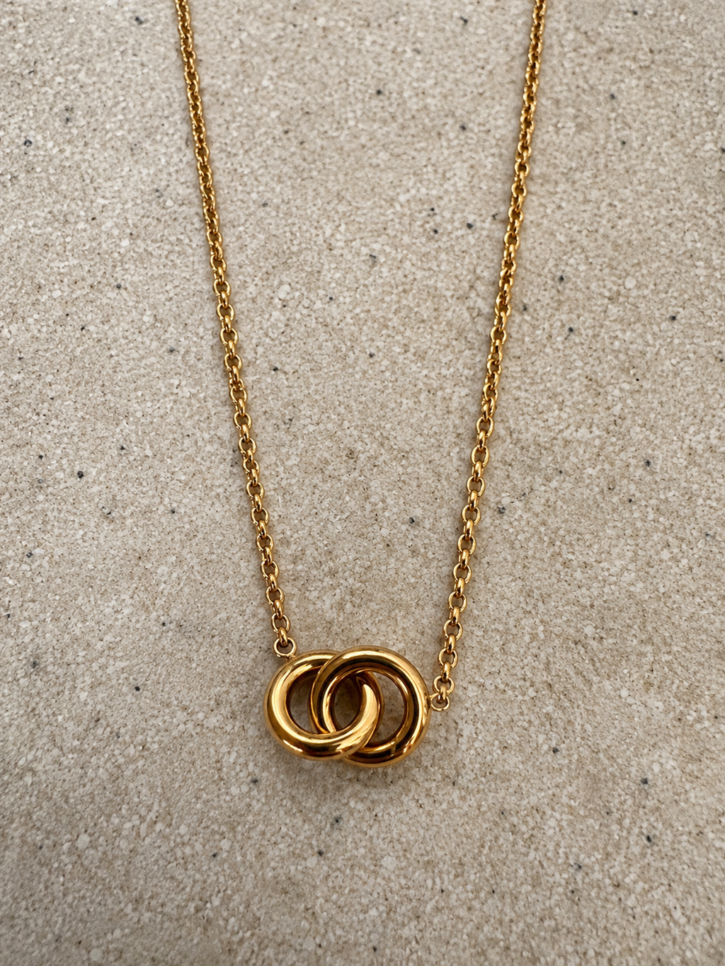 Interlocking Circle Pendant Necklace