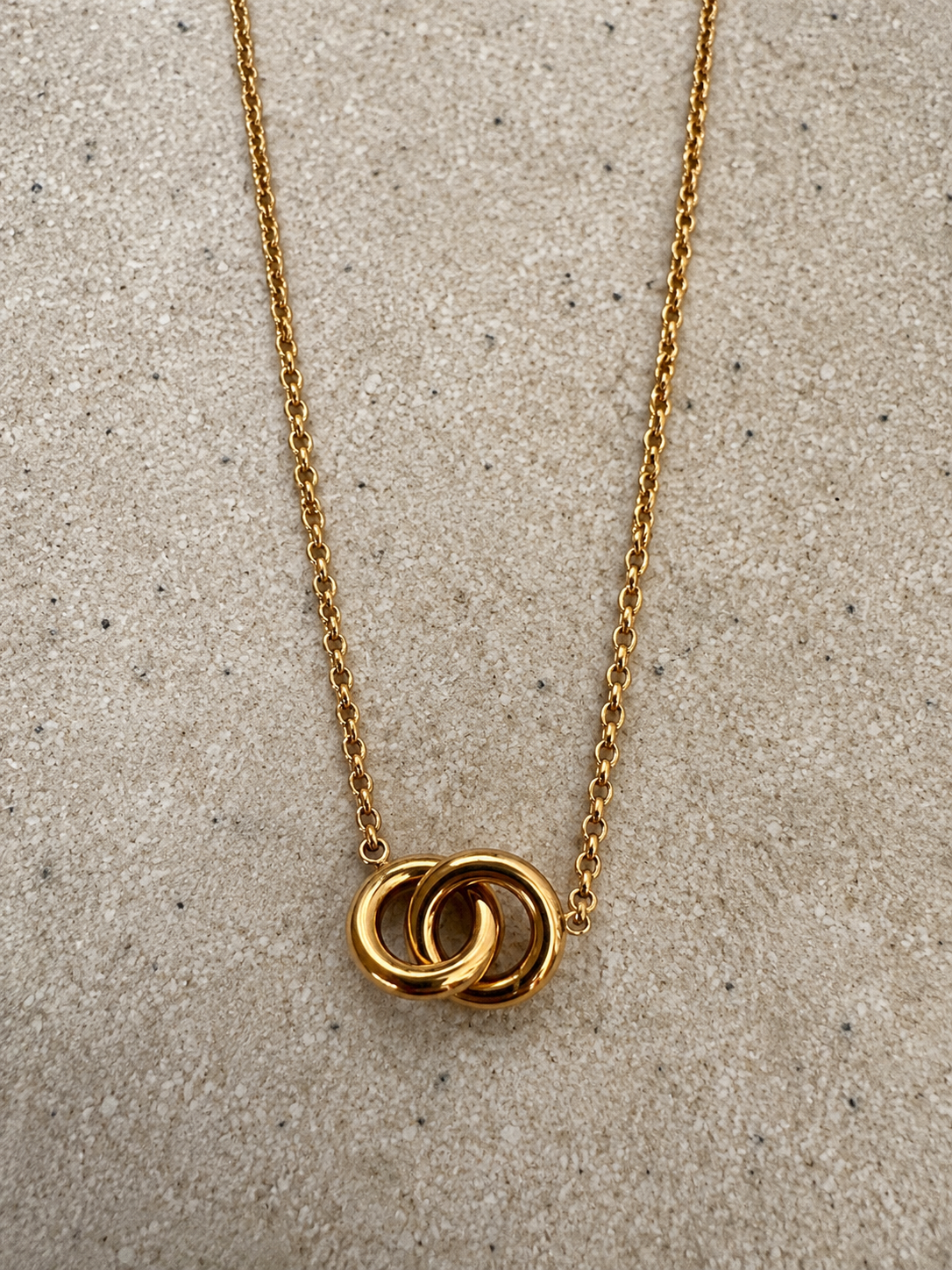 Interlocking Circle Pendant Necklace